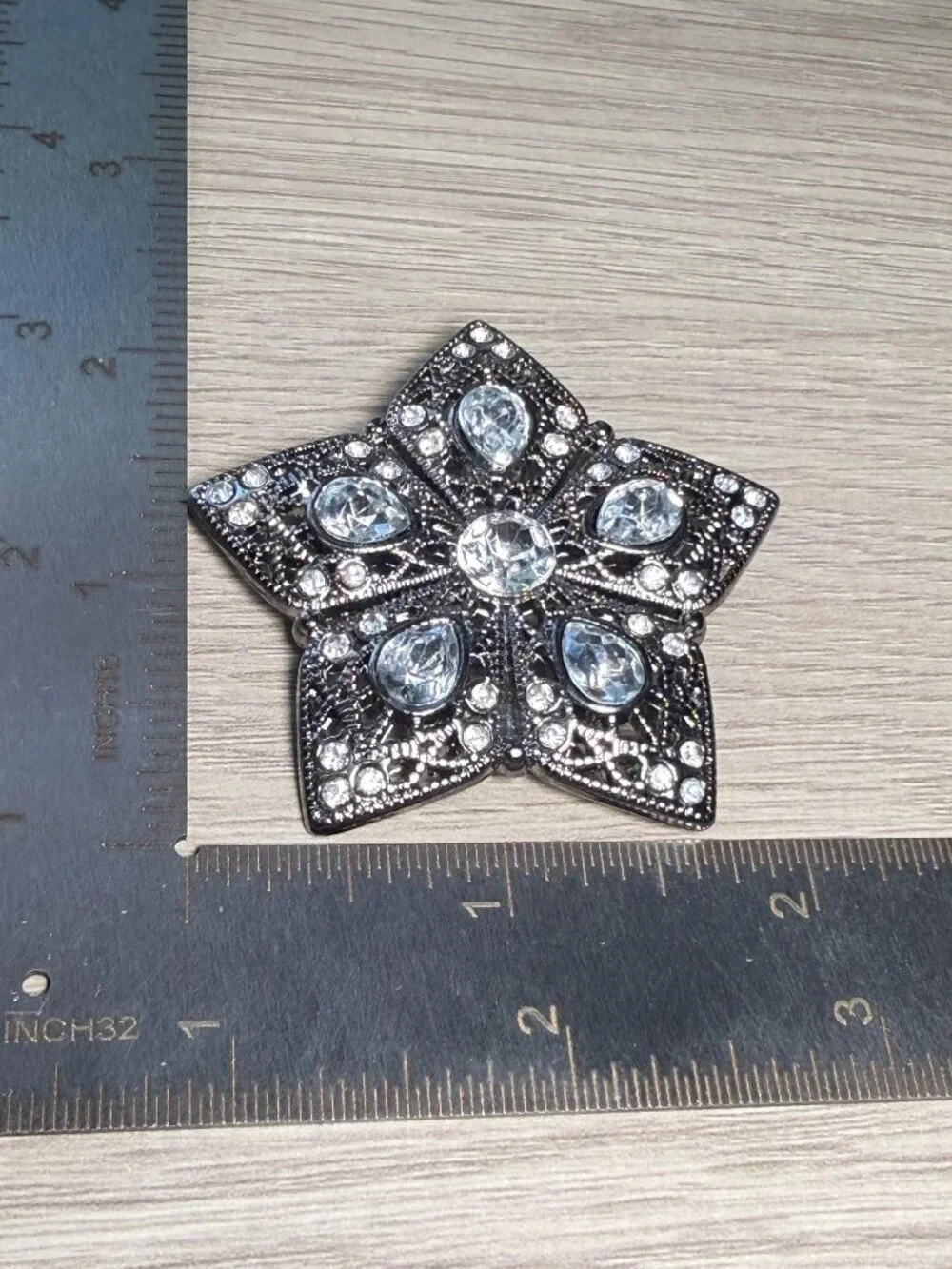 Liz Claiborne Star Brooch Rhinestone Filigree Silver Tone LC